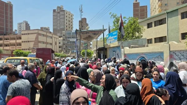 بكاء الطلاب في الغربية بسبب صعوبة امتحان اللغة العربية