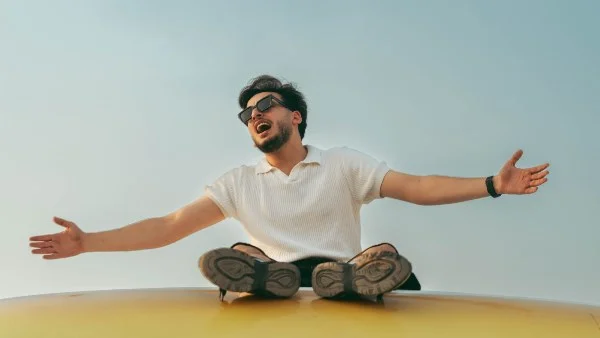 "إحنا الأبطال" لحسن عادل يتصدر يوتيوب