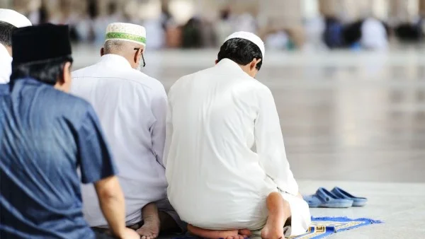 حكم التعوذ من العذاب في الصلاة عند قراءة آيات الوعيد