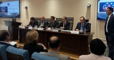صرف الألبان المدعمة للأمهات والأطفال التوائم