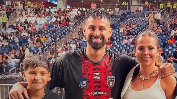 حفيظ دراجي يشيد بقيم منتخب اليابان بعد وداع المونديال