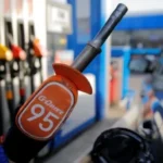 أسعار النفط تسجل خسائر مع ترقب محادثات في الدوحة