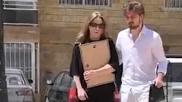 انهيار نورا رحال في جنازة ابنها أليكس