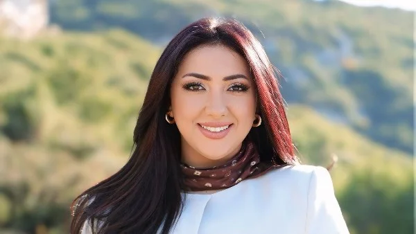 آية عبد الله تطلق كليب "مليش غيرك" في لبنان