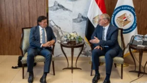 وزير البترول يبحث مع دانة غاز خطط زيادة إنتاج الغاز