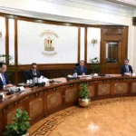 رئيس الوزراء يتابع تطورات كارت الخدمات الحكومية الموحد