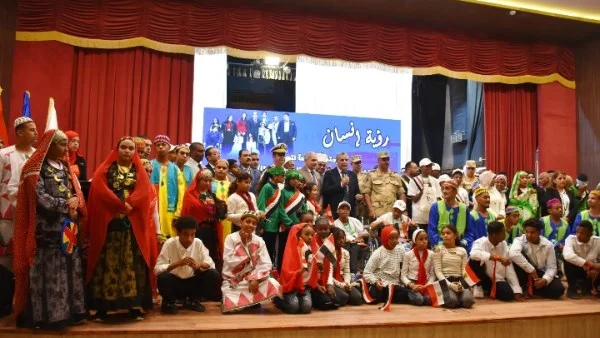تسليم شهادات المعاملة التجنيدية لذوي الهمم بأسوان