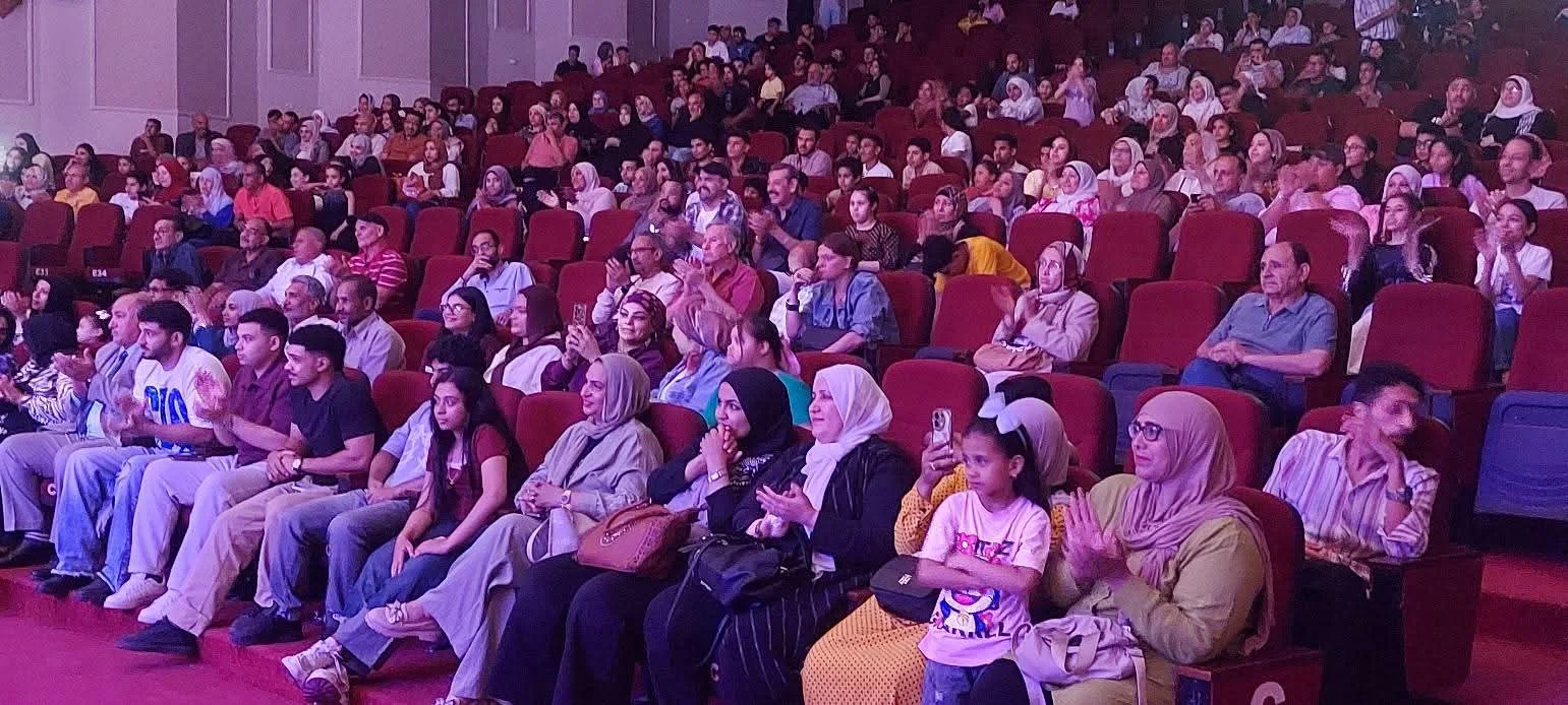 عرض "اللي بنى مصر" يستقطب جماهير الإسماعيلية