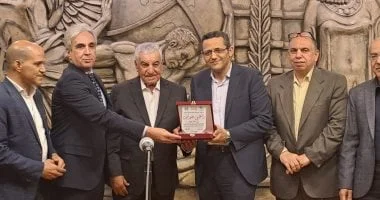 تكريم زاهي حواس احتفالًا بجهوده في التعريف بالحضارة المصرية