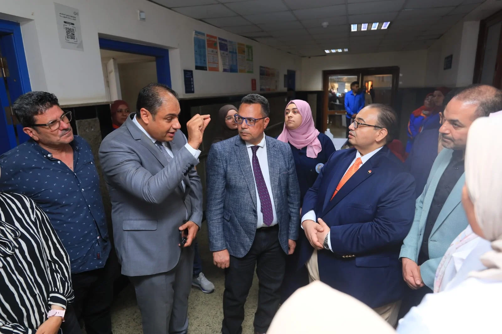 رئيس جامعة كفر الشيخ يتفقد المستشفى الجامعي لمتابعة الخدمات