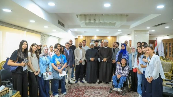 وفد من الجامعة الأمريكية يزور مجمع البحوث الإسلامية