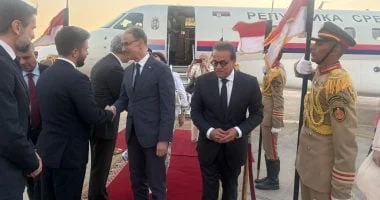استقبال رئيس وزراء صربيا بمطار القاهرة الدولي