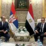 وزير الصحة يستقبل رئيس وزراء صربيا بمطار القاهرة