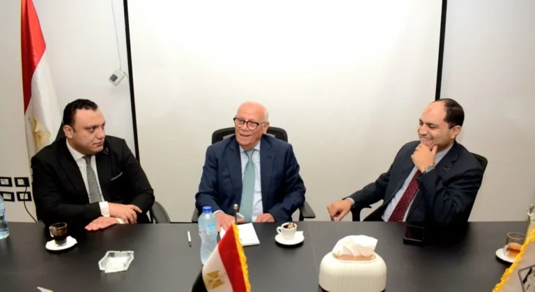 جلسة نقاشية حول قانون الإدارة المحلية بتنظیم شباب الأحزاب