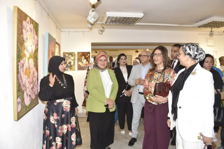 وزيرة الثقافة تفتتح معرض "اصنع أخضر" بمتحف أحمد شوقي