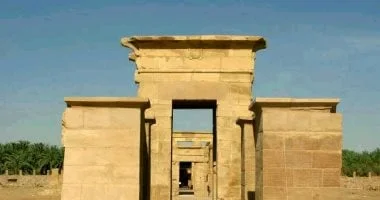 معبد هيبس: جوهرة الأثر الفريدة في الصحراء الغربية