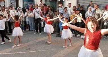 عروض فنية في شارع النبي دانيال بالإسكندرية