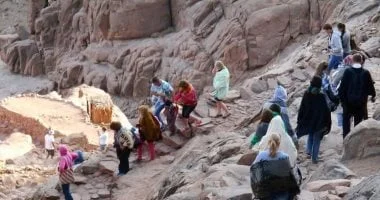 إقبال سياحي على دير سانت كاترين وجبل موسى