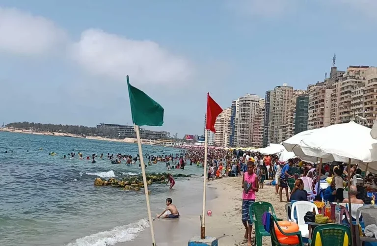 حالة البحر وألوان الرايات في شواطئ الإسكندرية