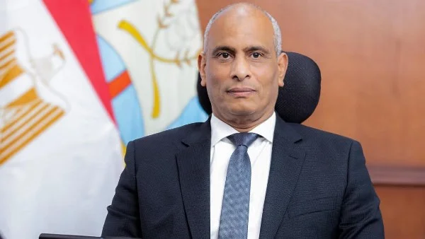 إنذارات جديدة للمحال التجارية غير المرخصة في كفر الشيخ