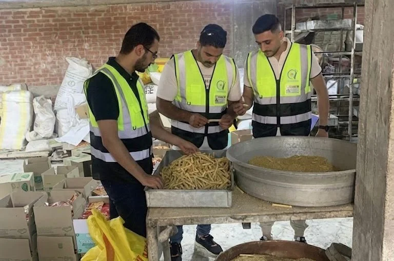 ضبط 26 ألف عبوة حلويات غير صالحة في الغربية