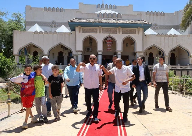 محافظ السويس يتفقد أحوال المواطنين بحي عتاقة