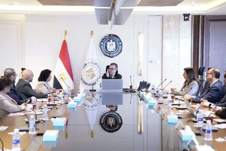 مبادرة كلية «ثندربيرد» لتعزيز التعليم في مصر