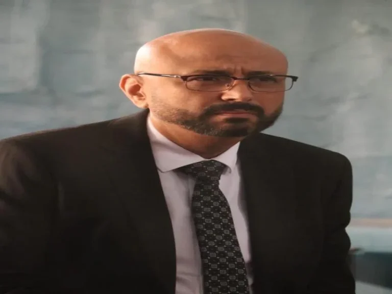 جمال يوسف ناظر مدرسة في "أندر إيدج"