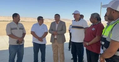 زيارة محافظ قنا لمشروع استصلاح 390 فدانًا
