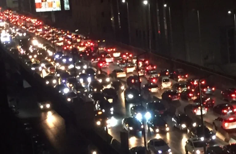 كثافات مرورية متفاوتة في القاهرة والجيزة مساء الإثنين