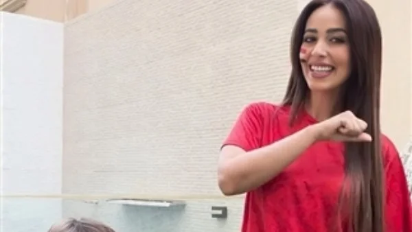 رنا سماحة تدعم المنتخب المصري بلفتة مميزة
