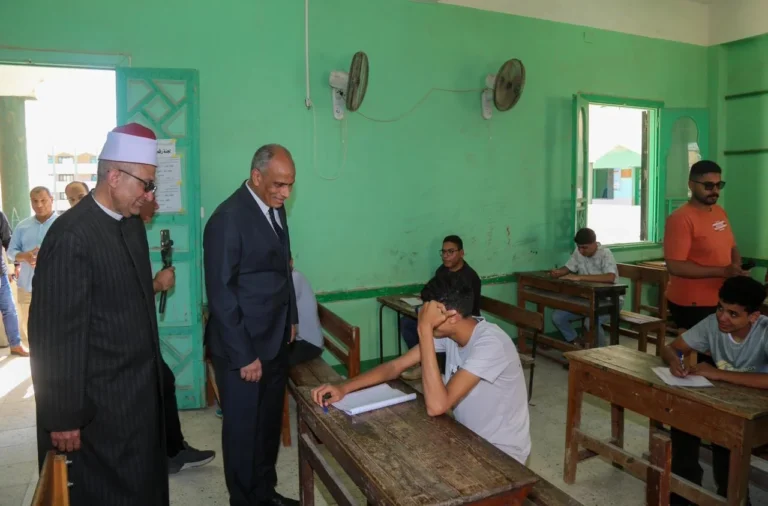محافظ كفر الشيخ يتفقد امتحانات الثانوية الأزهرية