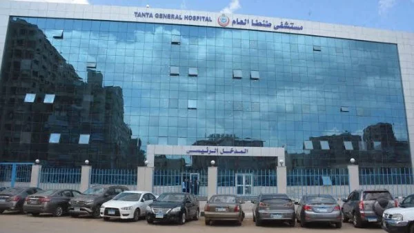 مشادة بسبب زحام صرف تذاكر المرضى بمستشفى طنطا