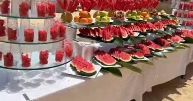 مهرجان البطيخ يزين شواطئ مرسى علم ويجذب السياح