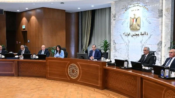 متابعة مشروعات "حياة كريمة" لتطوير القرى المصرية