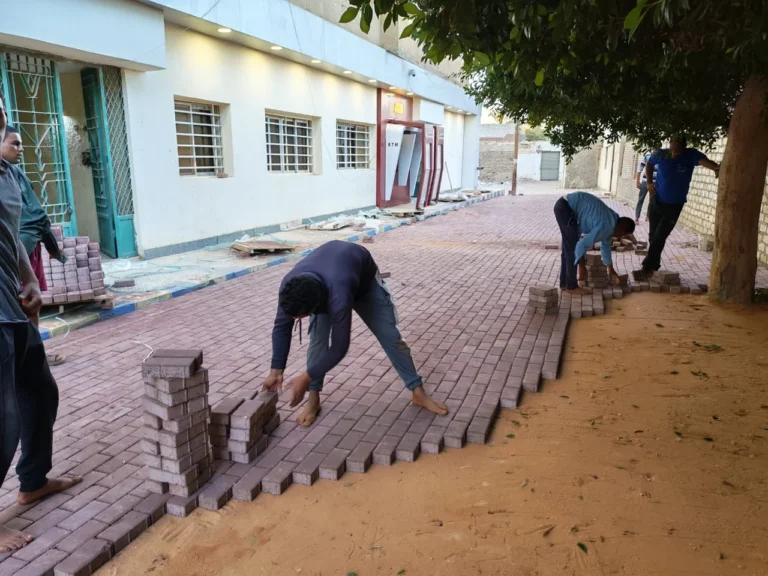 تطوير الطرق في الباويطي بواحات الجيزة