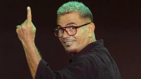 نجاح أغنية "بابا" لعمرو دياب يتجاوز 300 مليون مشاهد