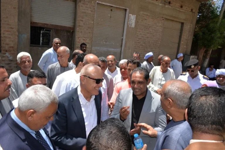 جولة ميدانية لمحافظ الأقصر في مدينة القرنة