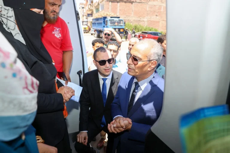 مركز تكنولوجي متنقل في كفر الشيخ لخدمة المواطنين