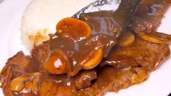 طريقة عمل اللحمة بالبطاطس مع صوص الديمي جلاس