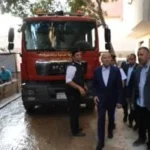 محافظ القاهرة يوجه عمليات إخماد حريق مخزن خشب