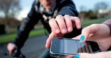 تشكيل عصابي لمحاكمة بتهمة سرقة الهواتف المحمولة بالسلام