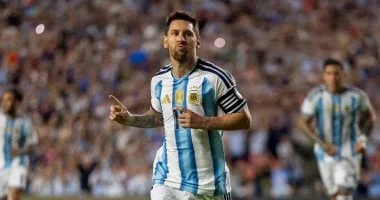 ميسي يعبر عن سعادته بفوز الأرجنتين على الجزائر
