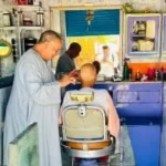 محل حلاقة بقنا يحكي 75 عامًا من الذكريات