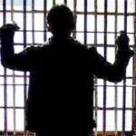 حكم بالسجن المؤبد لمتهم بقتل زوج وابتزاز زوجته