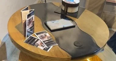طلاب برنامج التصميم الإيكولوجي يقدمون ابتكارات أثاث ذكي