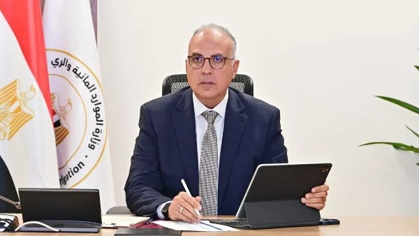 وزير الري يتابع المشروع القومي لضبط نهر النيل
