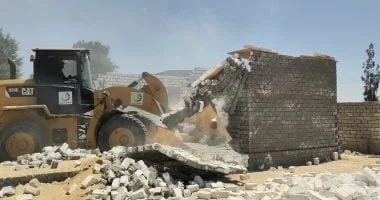 إزالة 11 حالة تعدٍ على الأراضى الزراعية بالبحيرة