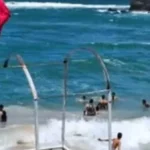 رفع الرايات الحمراء على شواطئ الإسكندرية