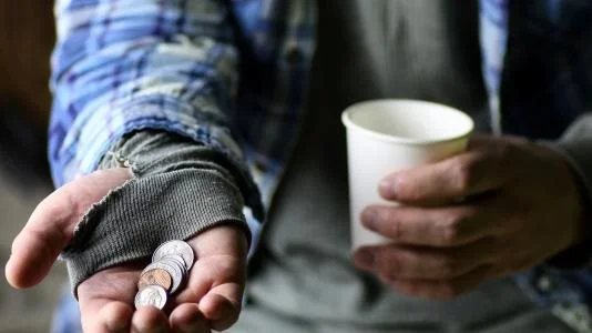 حبس 10 أشخاص لاستغلالهم أطفالاً في التسول